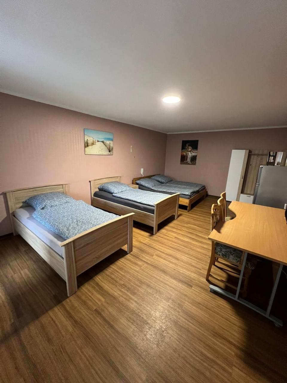 Messe Und Monteurzimmer Sehnde Dış mekan fotoğraf