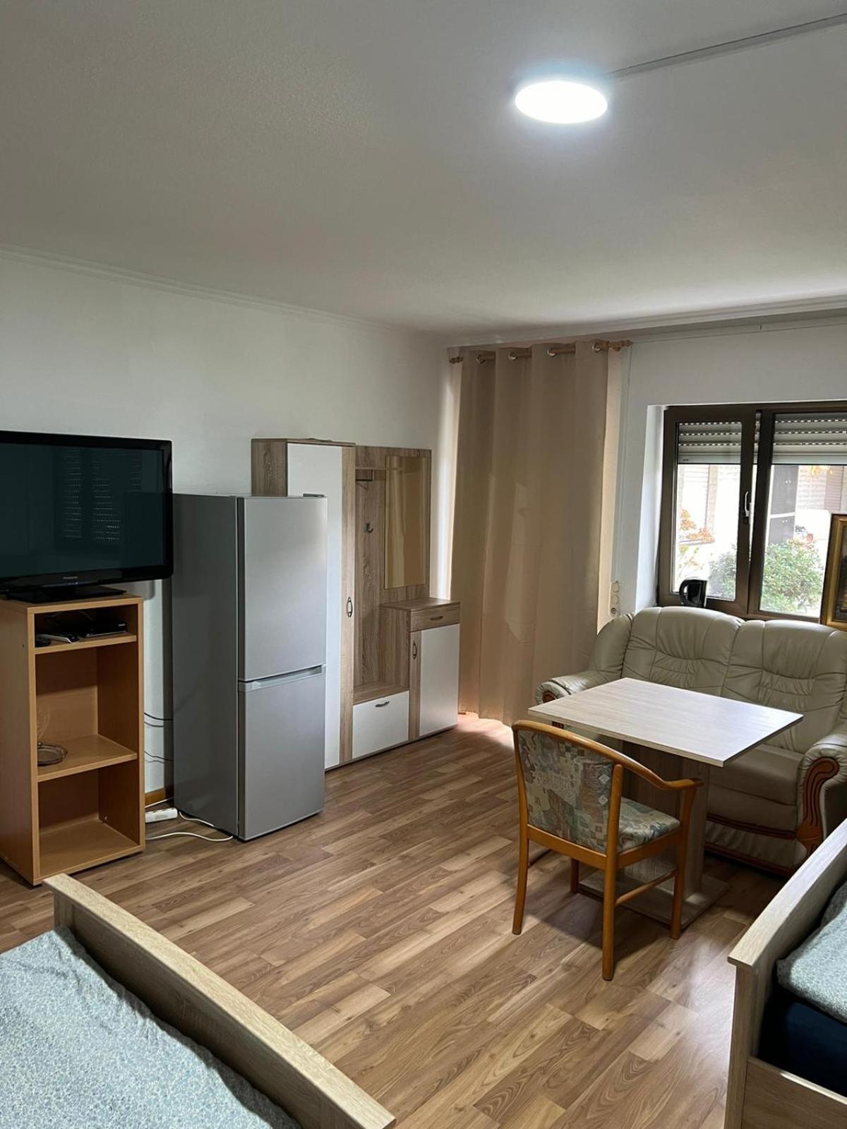 Messe Und Monteurzimmer Sehnde Dış mekan fotoğraf