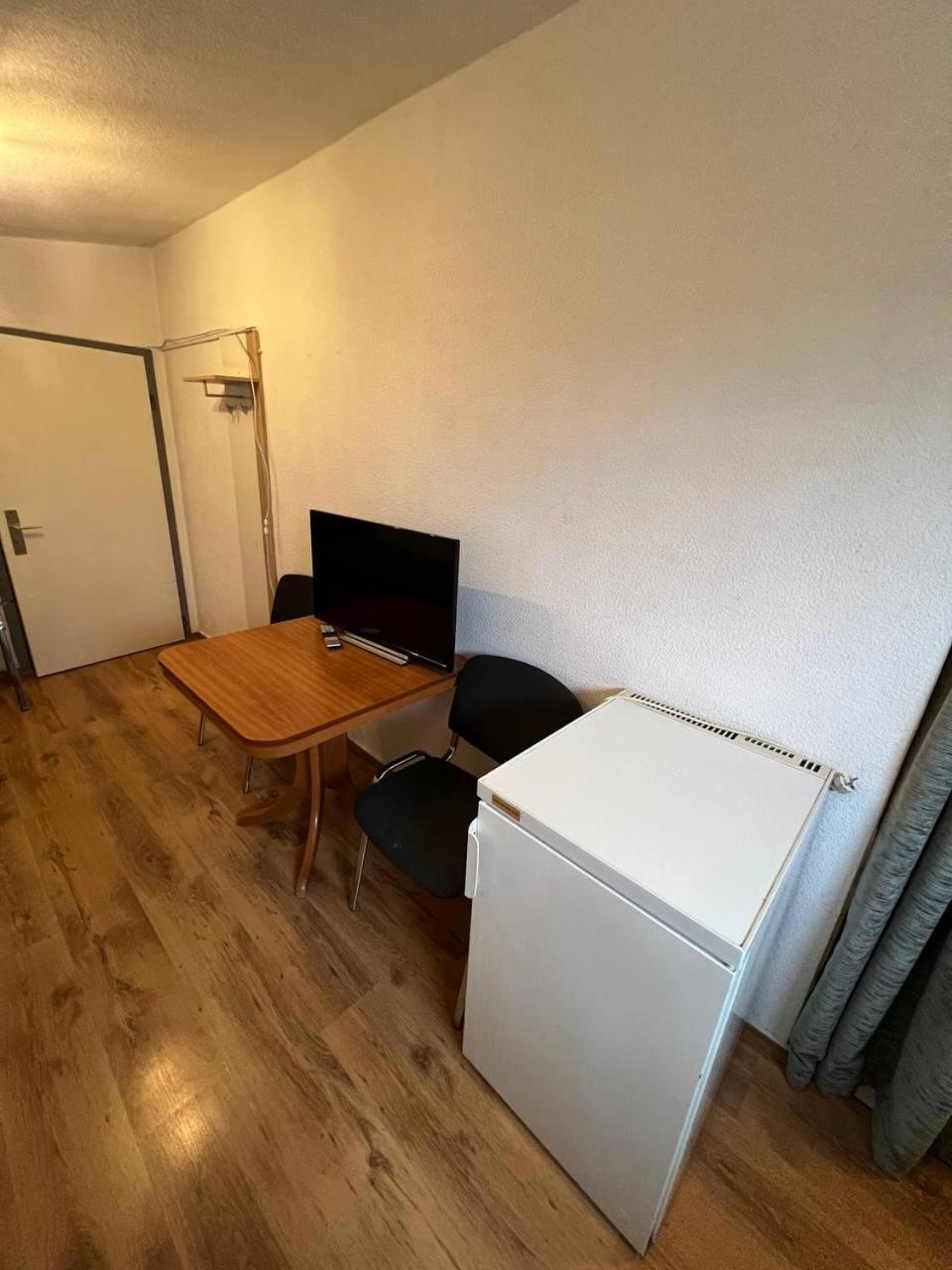 Messe Und Monteurzimmer Sehnde Dış mekan fotoğraf