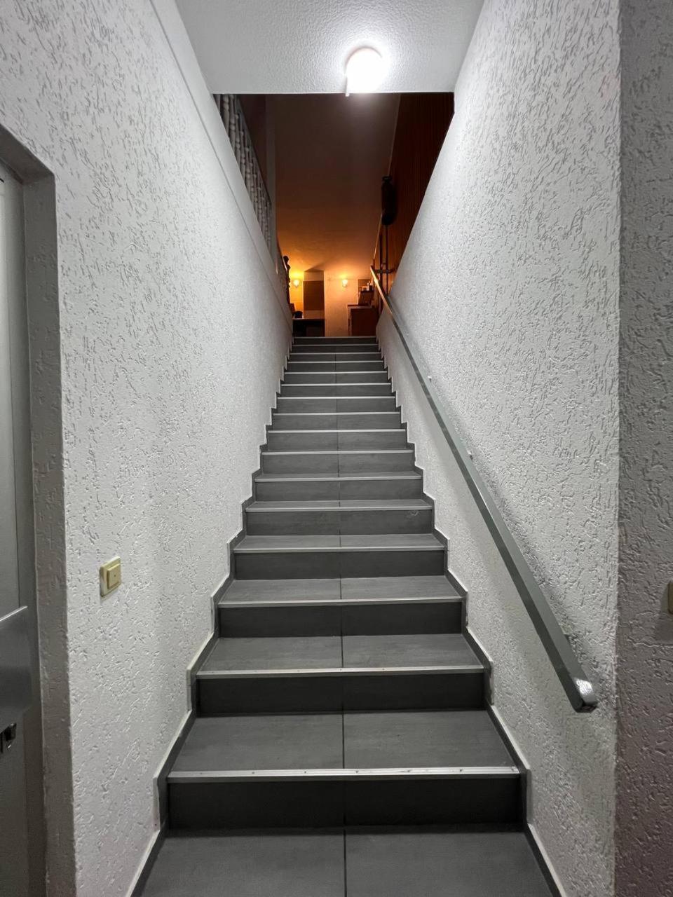 Messe Und Monteurzimmer Sehnde Dış mekan fotoğraf