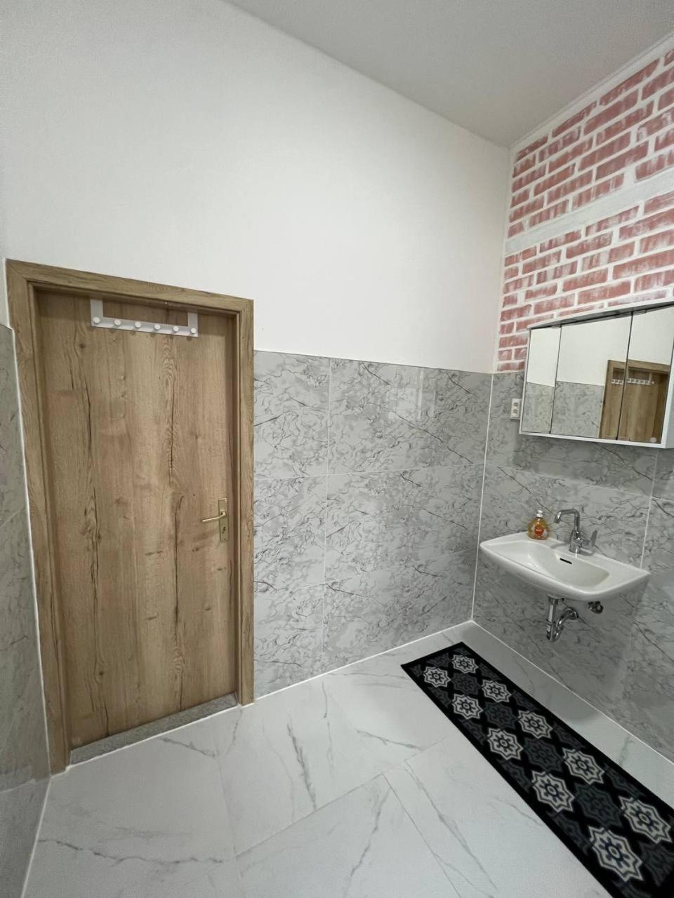 Messe Und Monteurzimmer Sehnde Dış mekan fotoğraf